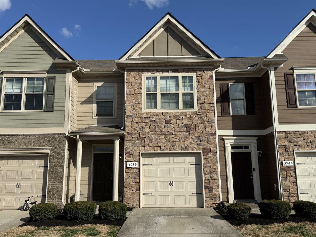 3939 Cannonsgate Ln, Murfreesboro, TN 37128