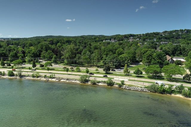 1133 Bay Street, Traverse City, MI 49684