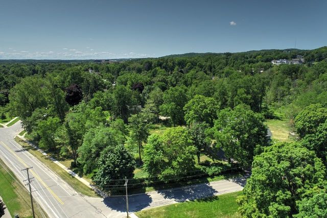 1133 Bay Street, Traverse City, MI 49684