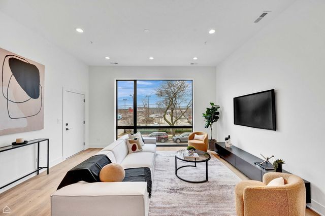 1615 W 13 Street 200, Chicago, IL 60608