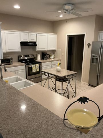 805 N Woodridge, Wichita, KS 67206