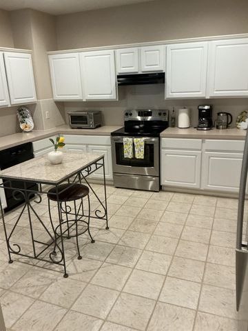 805 N Woodridge, Wichita, KS 67206
