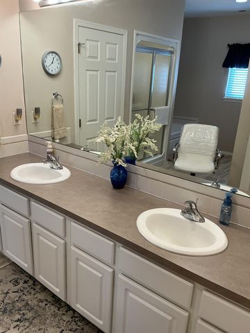 805 N Woodridge, Wichita, KS 67206
