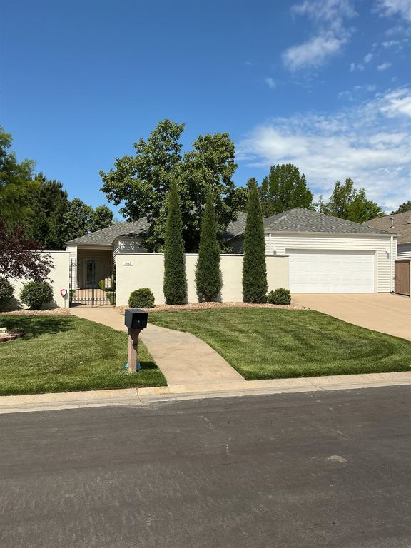 805 N Woodridge, Wichita, KS 67206