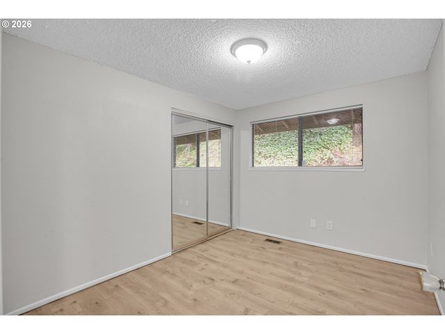 17788 WEBSTER Rd, Gladstone, OR 97027