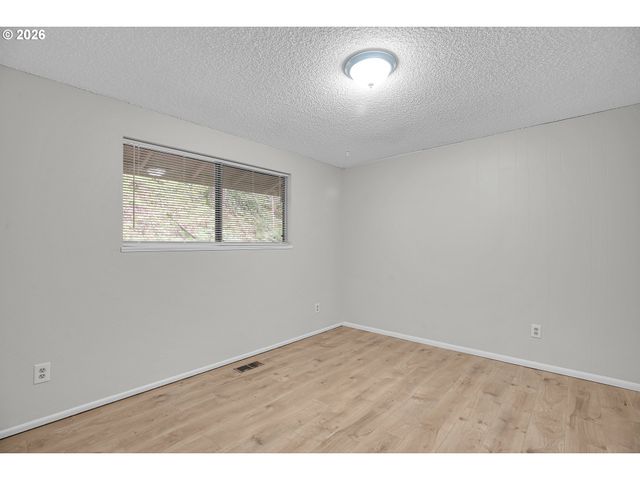 17788 WEBSTER Rd, Gladstone, OR 97027