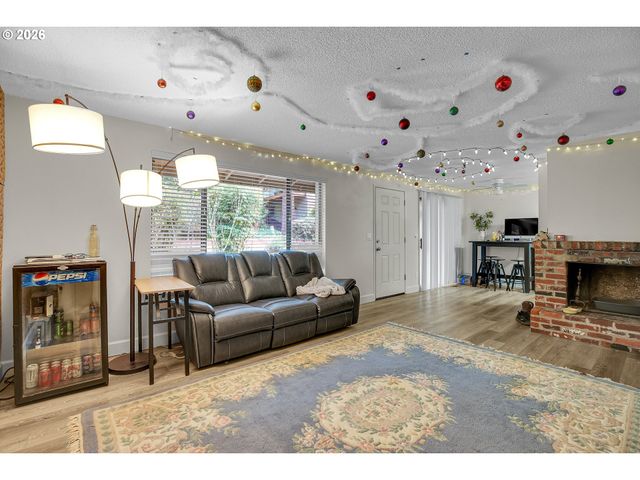 17788 WEBSTER Rd, Gladstone, OR 97027