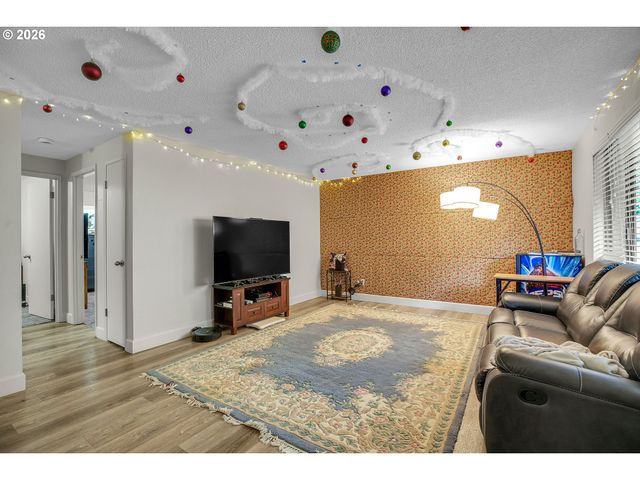 17788 WEBSTER Rd, Gladstone, OR 97027