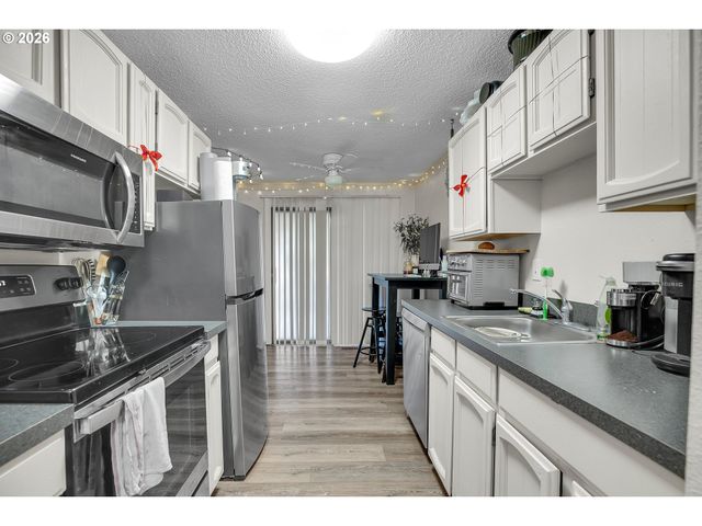 17788 WEBSTER Rd, Gladstone, OR 97027