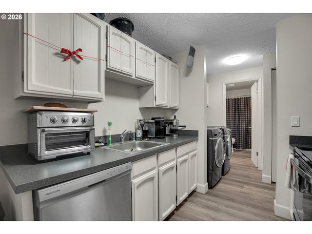 17788 WEBSTER Rd, Gladstone, OR 97027