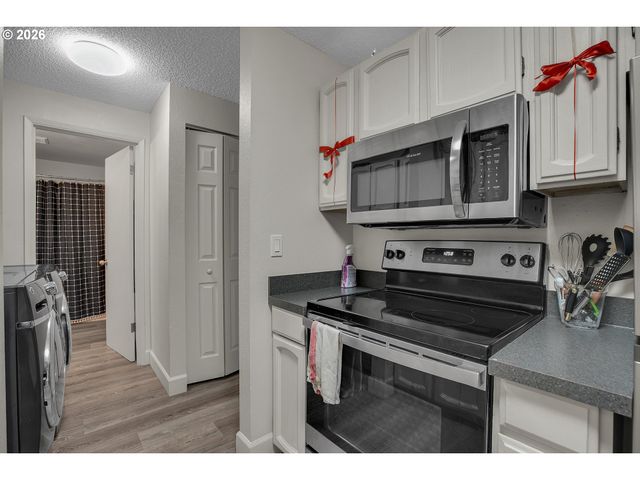 17788 WEBSTER Rd, Gladstone, OR 97027