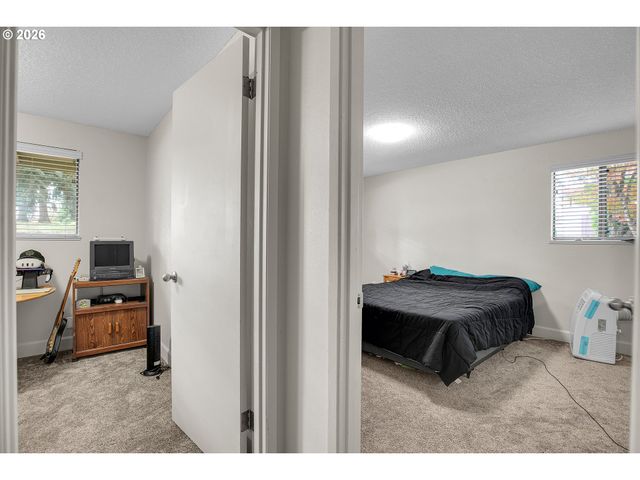 17788 WEBSTER Rd, Gladstone, OR 97027