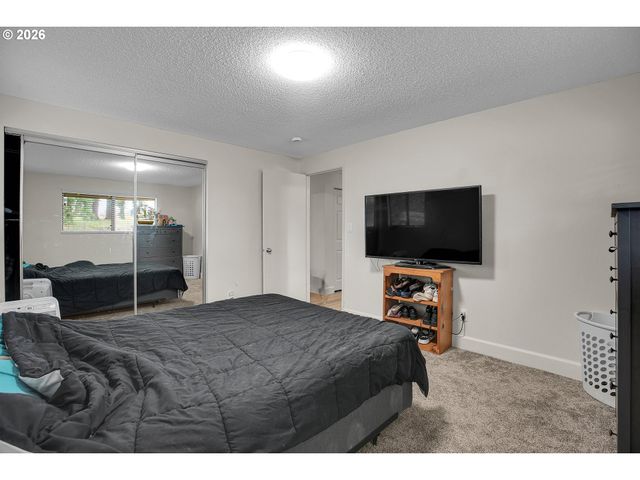 17788 WEBSTER Rd, Gladstone, OR 97027