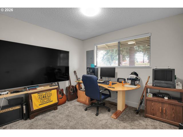 17788 WEBSTER Rd, Gladstone, OR 97027