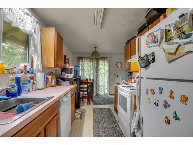 17788 WEBSTER Rd, Gladstone, OR 97027