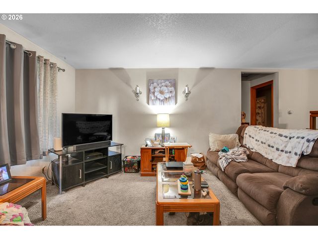 17788 WEBSTER Rd, Gladstone, OR 97027