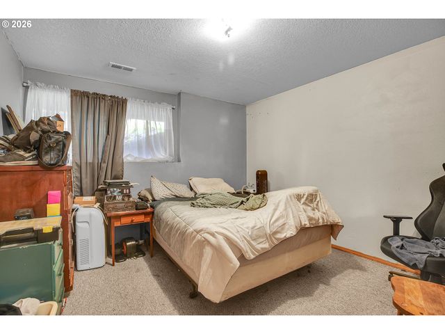 17788 WEBSTER Rd, Gladstone, OR 97027