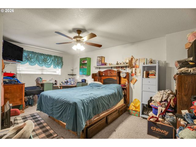 17788 WEBSTER Rd, Gladstone, OR 97027