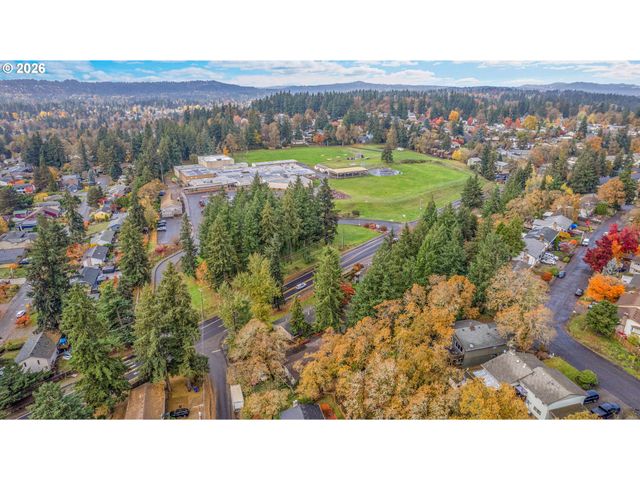 17788 WEBSTER Rd, Gladstone, OR 97027