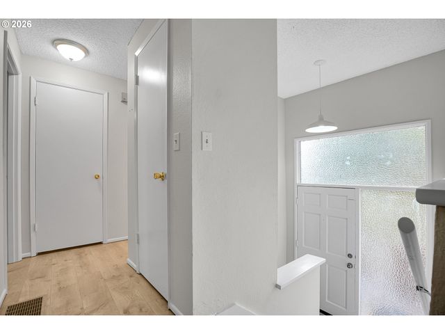 17788 WEBSTER Rd, Gladstone, OR 97027