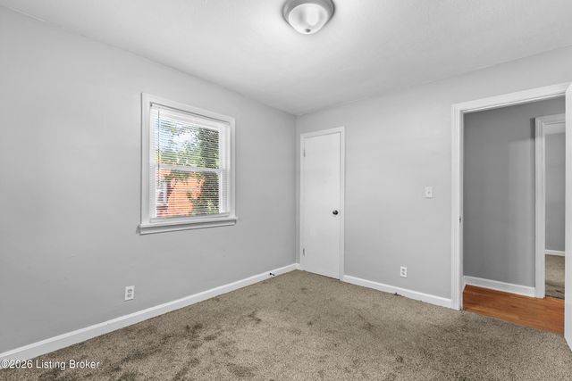 9115 Thompson Ln, Louisville, KY 40258