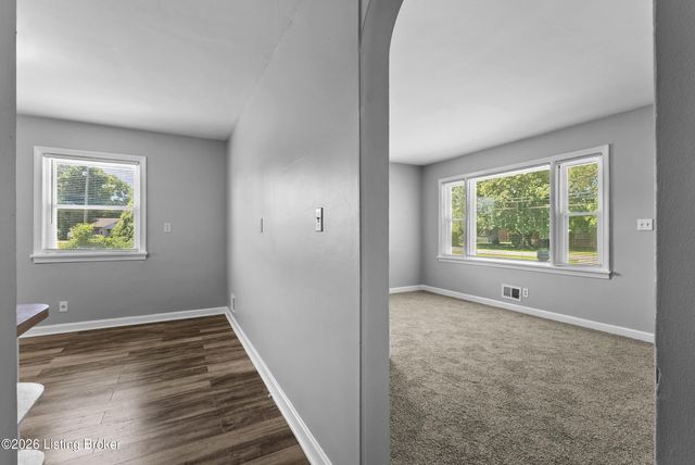 9115 Thompson Ln, Louisville, KY 40258