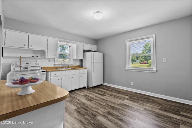 9115 Thompson Ln, Louisville, KY 40258