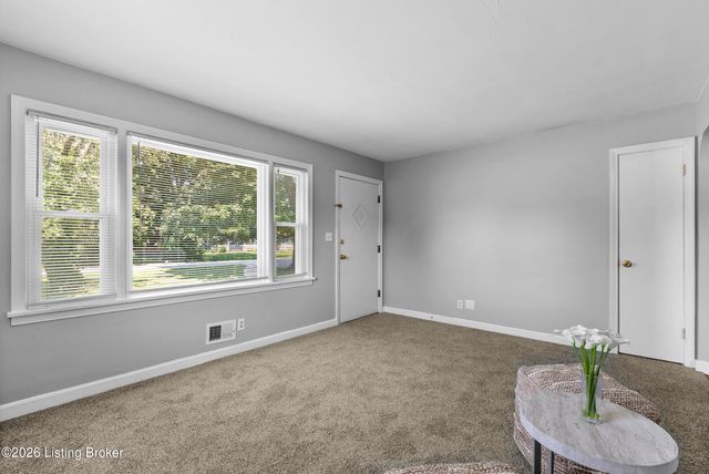 9115 Thompson Ln, Louisville, KY 40258