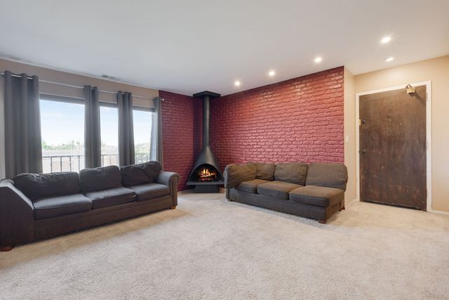 717 Tipperary Court 2B, Schaumburg, IL 60193