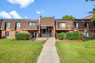 717 Tipperary Court 2B, Schaumburg, IL 60193