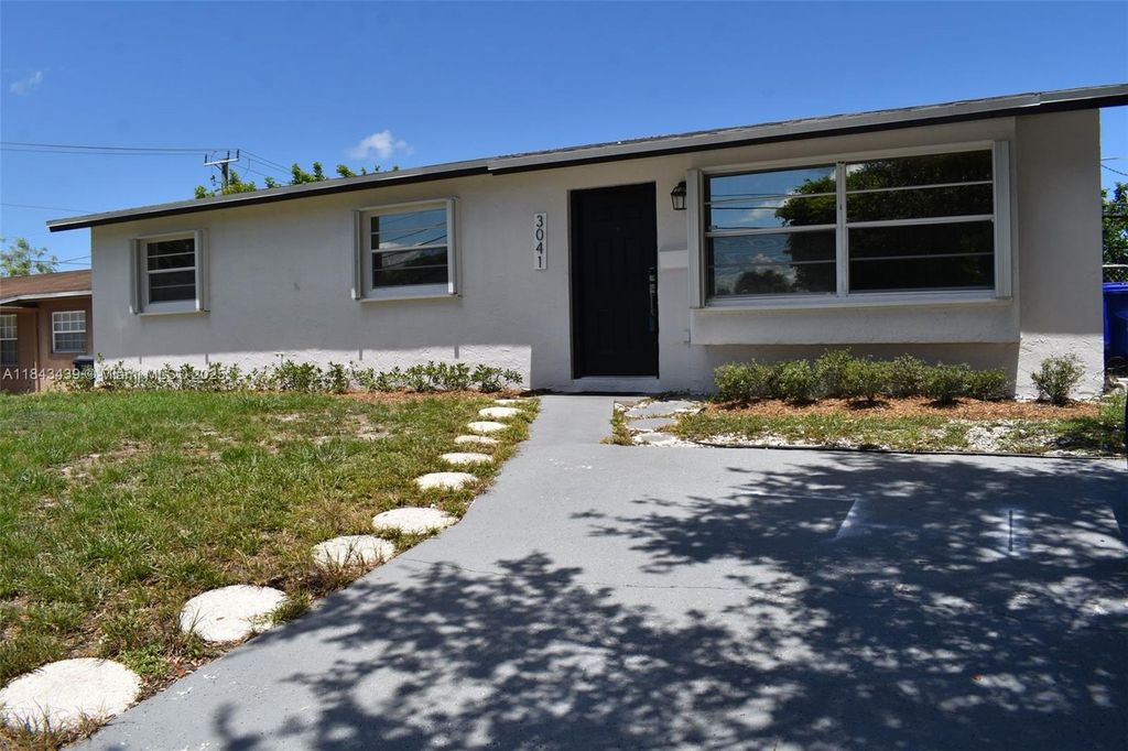 3041 N 74th Ave, Hollywood, FL 33024