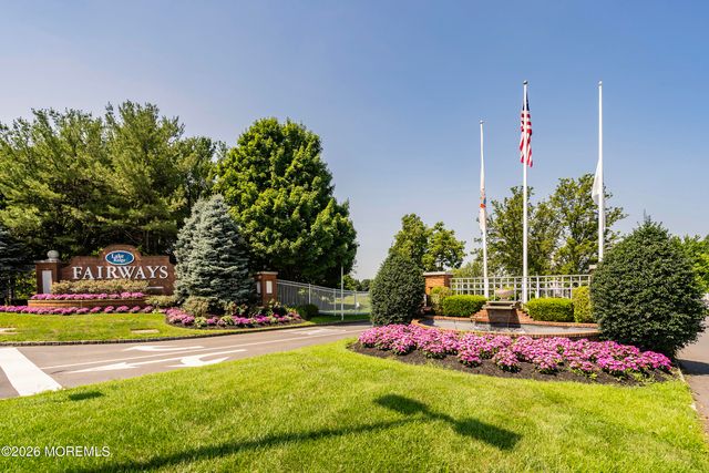 23 Pine Hollow Lane, Lakewood, NJ 08701