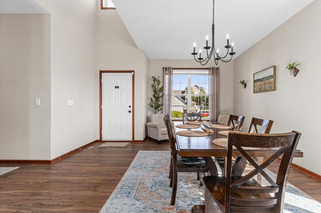 8421 Blazing Star Circle, Shakopee, MN 55379