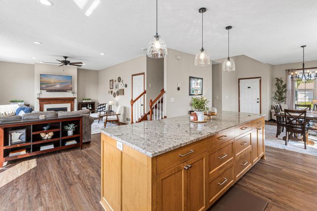 8421 Blazing Star Circle, Shakopee, MN 55379