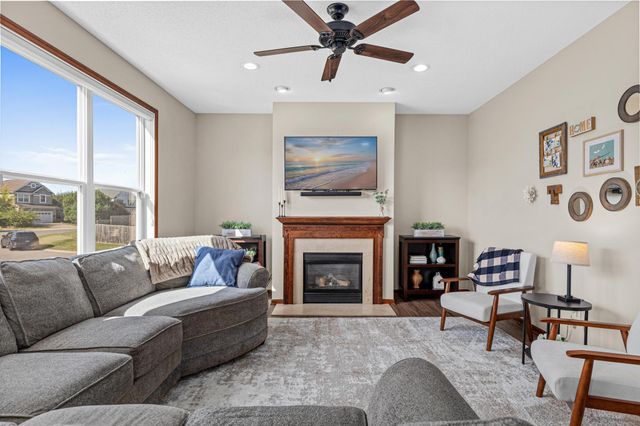 8421 Blazing Star Circle, Shakopee, MN 55379
