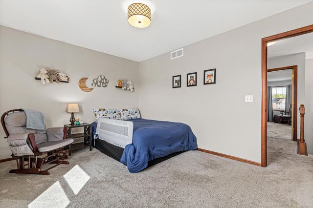 8421 Blazing Star Circle, Shakopee, MN 55379