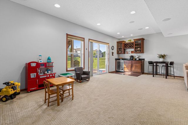 8421 Blazing Star Circle, Shakopee, MN 55379