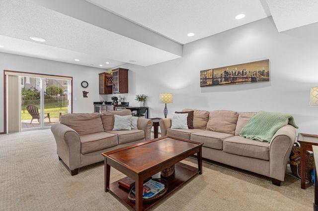 8421 Blazing Star Circle, Shakopee, MN 55379