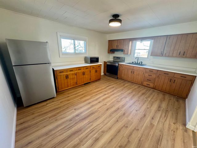 415 E Oak Street, Oakland City, IN 47660