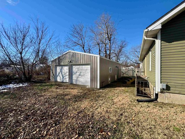 415 E Oak Street, Oakland City, IN 47660