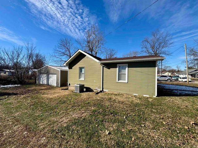 415 E Oak Street, Oakland City, IN 47660