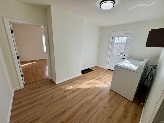 415 E Oak Street, Oakland City, IN 47660