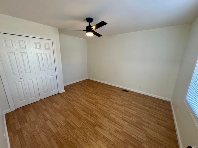 415 E Oak Street, Oakland City, IN 47660