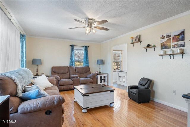 117 Middle Avenue, Cleveland, VA 24225