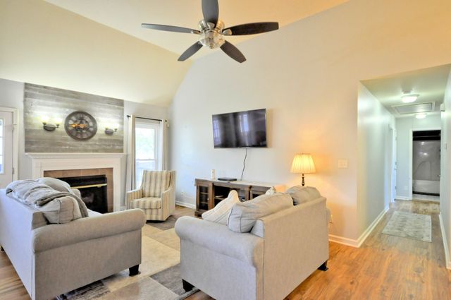 3637 AURORA DR, Clarksville, TN 37040