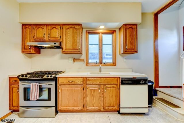 61 Yale St, Nutley Twp., NJ 07110