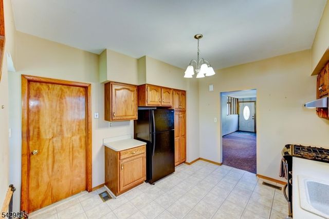 61 Yale St, Nutley Twp., NJ 07110