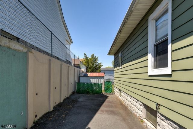 61 Yale St, Nutley Twp., NJ 07110