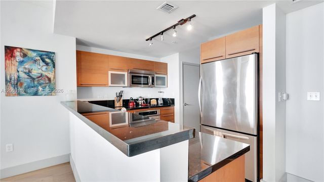 244 Biscayne Boulevard 2109, Miami, FL 33132