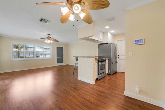 614 SW Golf Drive, Boynton Beach, FL 33426
